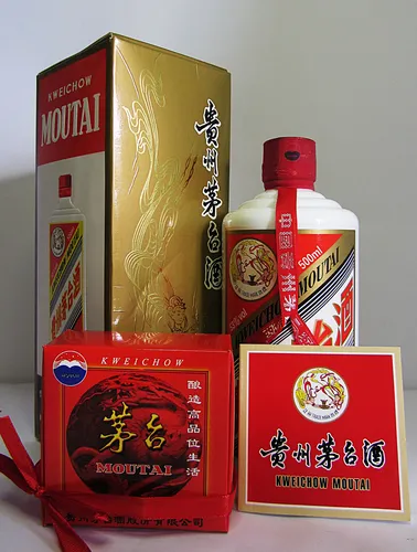 Produktbild Kweichow Moutai 2022 Geschenk-Set mit 2 Gläsern