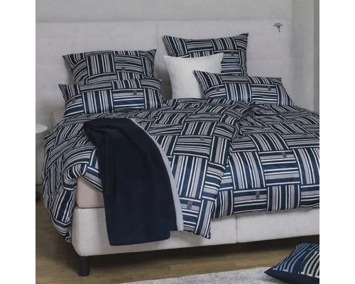 JOOP Bettwäsche Weave navy Kissenbezug 40x80 cm - eleganter Mako-Satin - Der JOOP! Bettwäsche Weave Kissenbezug aus hochwertigem Mako-Satin bietet edlen Komfort für Ihr Schlafzimmer. Mit einem stilvollen grafischen Muster und langlebiger Qualität ist er waschmaschinen- und trocknergeeignet. Hergestellt in Deutschland.