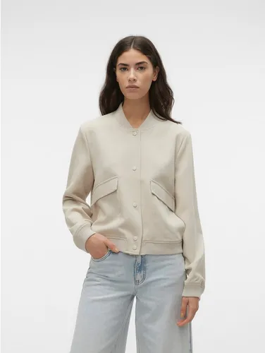 Vero Moda Blouson Amala - Beige XS (34) - Stylische Funktionsjacke in creme mit normaler Passform, ideal für den Alltag. Der Druckknopfverschluss und die Rippbündchen sorgen für einen perfekten Sitz.
