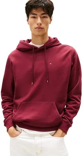 Tommy Jeans TJM REG S FLAG HOODIE - Herren-Sweatshirt in Rot Wine, mit praktischer Kapuze und besticktem Markenlogo. Angenehm zu tragen dank 80% Baumwolle und regular fit.