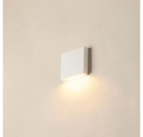 QUAD FRAME 9 Indoor LED Wandeinbauleuchte - Einbauleuchte mit indirekter, blendfreier Beleuchtung für Gehwege und Treppen, ausgestattet mit integrierten LEDs und in elegantem Weiß.
