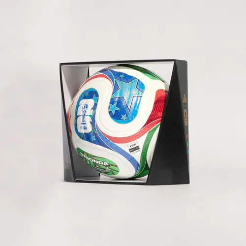 ADIDAS Ball FIFA World Cup 26™ Trionda Pro - Fußball mit nahtloser Oberfläche für optimale Präzision, inspiriert von der legendären „La Ola“-Welle und repräsentiert die Gastgeberländer der WM 2026.