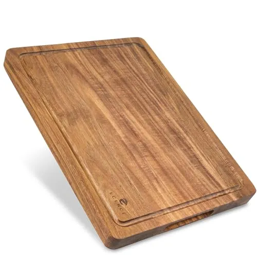 ECENCE Schneidebrett aus Akazienholz – Hochwertiges Küchenbrett mit Saftrille und Griffmulden, 40x30x3cm - Hochwertiges Akazienholz garantiert Langlebigkeit und ansprechendes Design. Beidseitig nutzbar: Eine Seite mit Saftrille für sauberes Schneiden, die andere ideal zum stilvollen Servieren. Praktisch und perfekt für jede Küche!