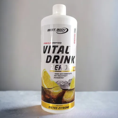Best Body Nutrition Vital Drink Zerop Eistee Zitrone 1000ml - Erfrischender Sirup für Sportgetränke, ideal für Wassersprudler. Ergibt 200 Portionen mit einem optimierten Mischverhältnis von 1:80. Perfekt für aktive Tage und jederzeit genussvoll.