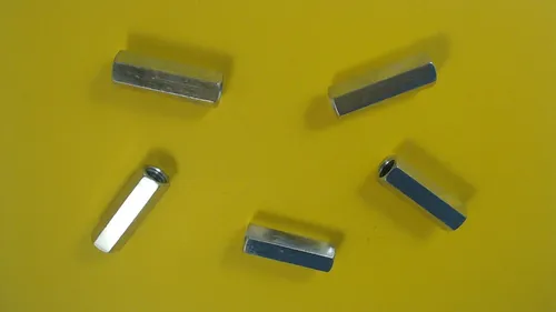 5X Verbindungsmuttern Langmuttern Distanzbolzen Muffen Sechskant verzinkt M10x40