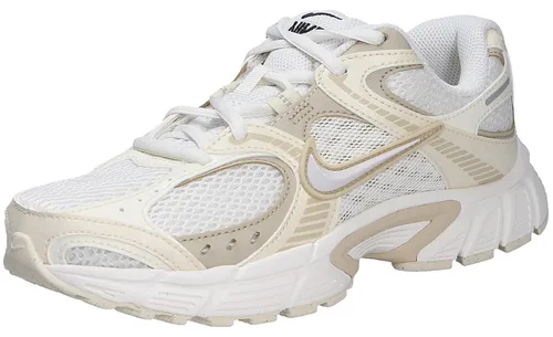 Nike Damen Sneaker V5 RNR beige Größe EUR 41 - Trendige Damen Sneaker von Nike im modernen Retro-Look. Atmungsaktives Mesh-Obermaterial und weiche, auswechselbare Einlegesohle bieten hohen Komfort. Ideal für den Alltag und sportliche Aktivitäten.