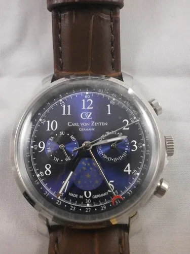 Carl von Zeyten Herren Analog Quarz Uhr CVZ0015BL - Armbanduhren für Herren, stilvolles Design mit braunem Lederarmband und blauem Ziffernblatt, wasserdicht bis 5 bar für zusätzlichen Schutz.