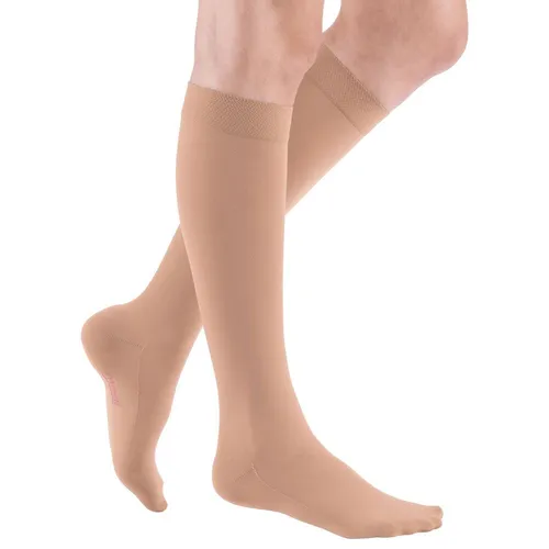 mediven comfort CCL2 AD Kompressionsstrümpfe kurz - Komfortable Sportsocken mit Softspitze, pflegen die Haut und bieten dank Lanolin auch nach 100 Wäschen Schutz. Ideal bei Stauungsbeschwerden und Ödemen.