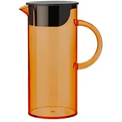Stelton EM77 Kanne 1.5 l. saffron - Thermobehälter mit zeitlosem skandinavischen Design von Erik Magnussen, ideal für Wasser, Säfte oder Cocktails. Hergestellt aus BPA-freiem Kunststoff für Sicherheit und Langlebigkeit.