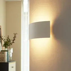 Lindby Gips Wandlampe weiß – Bemalbare 2-flammige Wandleuchte - Kreative DIY Gipsleuchte für individuelles Licht-Highlight in Wohnzimmer, Esszimmer, Küche und Flur. Erzeugt stimmungsvolles Uplight & Downlight mit zwei G9 Fassungen für LED. Maße: 15x35x8 cm.