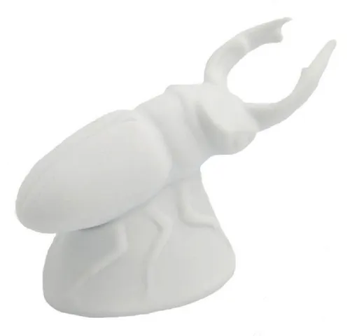 Reichenbach Osterfigur Porzellanfigur Hirschkäfer Weiß - Elegante Porzellanfigur eines Hirschkäfers, ideal als dekoratives Highlight für Ihr Zuhause, mit feiner Verarbeitung und zeitlosem Design.