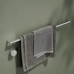 Keuco Reva Badetuchhalter 12801010800 - Verchromt mit Haken - Handtuchhalter mit 800 mm Breite, elegant verchromt und ausgestattet mit integrierten Haken für praktischen Komfort im Badezimmer.