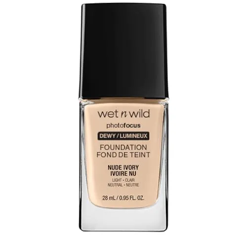 Wet n Wild - Photo Focus Foundation DEWY - Feuchtigkeitsspendende Foundation in Nude Elfenbein - Deckt Unreinheiten ab, eignet sich für normale und trockene Haut - Vegan - Nude Ivory