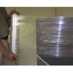 Handstretchfolie 16 my 0,5x 300m transparent - Transparente Handstretchfolie für eine sichere Verpackung von Palettenware. Ideal für den professionellen Einsatz mit 2 Zoll Kerndurchmesser und einem Rollengewicht von 2,51kg.