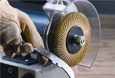 3M Radiale Bristle Bürste K80 150x12x25,4mm - Effiziente Reinigung für Werkstätten - Werkstatt und Zubehör - Die 3M Radiale Bristle Bürste K80 sorgt für eine gründliche und schonende Oberflächenreinigung, ideal für Metallbearbeitung und Restaurierungsprojekte.