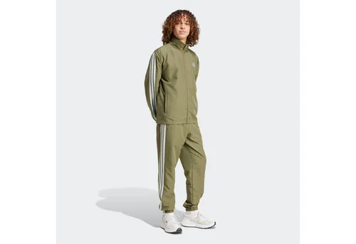 ADIDAS Herren Sportanzug 3-Streifen Woven - Trainingsanzug aus 100% recycelten Materialien, ideal für sportliche Aktivitäten und umweltbewusste Entscheidungen.