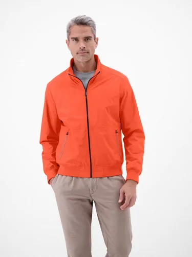 LERROS Funktionsjacke OUTDOORJACKE in Vivid Red - Hochwertige Funktionsjacke aus 100% PES, Größe M, ideal für Outdoor-Aktivitäten und wetterfeste Einsätze. Stilvoll und funktional zugleich.