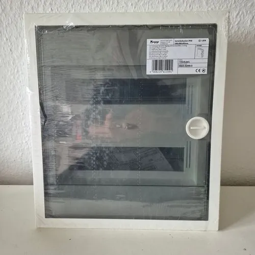 Kopp 346002005 Unterputz-Verteilerkasten - Schaltschränke, 2-reihig für 24 Pole, robuster Kunststoff mit IP30 Schutzart, ideal für sichere Unterputzmontage.