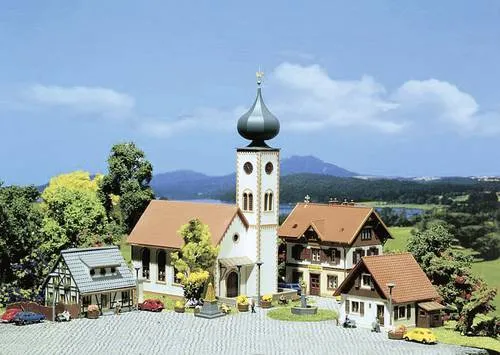 Faller 282777 Z Bausatz Dorfset - Neu in OVP - Gebäude, Tunnel, Brücken - Mehrfarbiger Standmodell-Bausatz im Maßstab 1:220, ideal für die Gestaltung von Modelllandschaften.