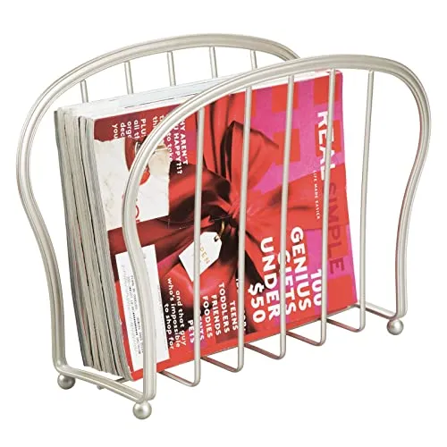 mDesign Zeitungsständer zum Aufstellen – eleganter Zeitschriftensammler aus Metall - Ordnung für Zeitungen und Zeitschriften im Badezimmer oder Büro. Der elegante, robuste Zeitungsständer aus mattsilbernem Metall überzeugt durch sein zeitloses Design und ist einfach zu reinigen.