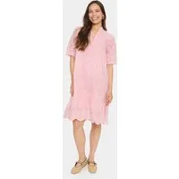 Kleid GeleksaSZ Gerade Passform in Pink - Stilvolles Damenkleid mit Lochmuster, lockerem Schnitt und V-Ausschnitt. Ideal für vielseitige Kombinationen und angenehmen Tragekomfort. Pflegeleicht: 30° Schonwäsche, 100% Baumwolle.