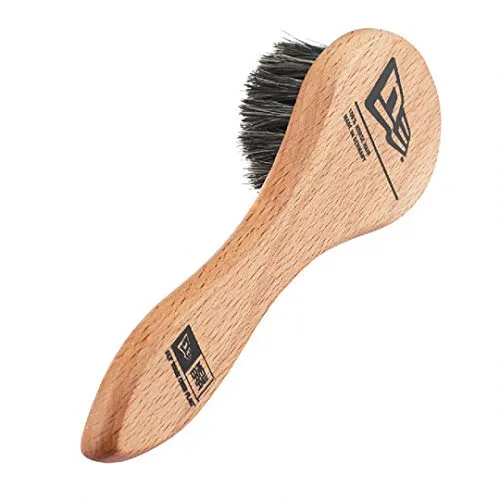 New Era Cap Brush Holz Reinigungs-Bürste in braun von New Era