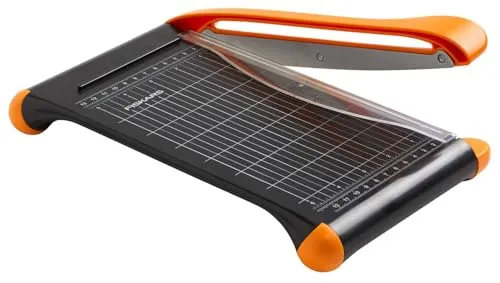 Fiskars Hebel-Papierschneidemaschine, A5-Hochformat, A4-Querformat, Selbstschärfende Klinge, Mit Fingerschutz, Bypass, Recycelte Materialien, 1077982