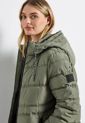 Steppmantel STREET ONE Damen, Gr. 46, lichen grün - Funktionsjacke für Damen mit moderner Steppung, hält warm und bietet mit Kapuze und Zipper-Taschen praktische Funktionalität.