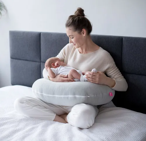 Motherhood Stillkissen Premium aus Baumwoll-Velour - Stillkissen für maximalen Komfort beim Füttern, ergonomisch geformt zur Entlastung von Rücken und Schultern. OEKO-TEX® zertifiziert, ideal für Mama und Papa!