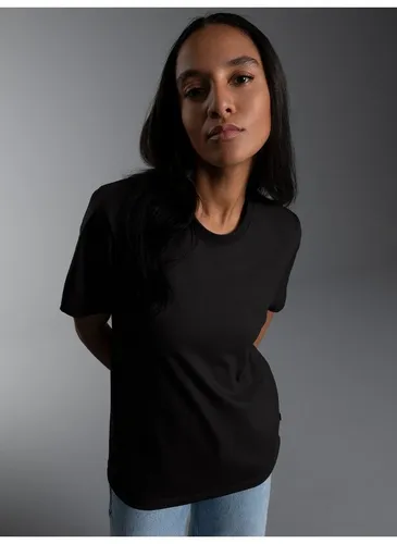 TRIGEMA Damen T-Shirt aus 100% Baumwolle, schwarz, Gr. XS - Basic Kurzarm T-Shirt aus geschmeidigem Single-Jersey, ideal für jede Gelegenheit und 100% Made in Germany mit dem Nachhaltigkeitssiegel Grüner Knopf.