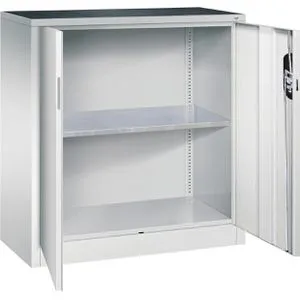 CP-Möbel Werkzeugschrank 8820-000, Lichtgrau, Metall - Robuster Werkzeugschrank aus Metall mit abschließbaren Flügeltüren, 1 höhenverstellbarem Fachboden und 10 Jahren Garantie – ideal für die sichere Aufbewahrung von Werkzeugen.