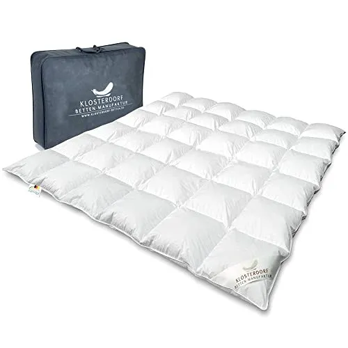 Klosterdorf Premium Ganzjahresdecke - ''exzellent'' - 200x200 cm - Handgefertigte Daunendecke - Klosterdorf Betten – Handarbeit aus Deutschland: Hochwertige Daunendecke mit edlem Baumwollbezug. Ideal für das ganze Jahr, atmungsaktiv und temperaturausgleichend. Erleben Sie besten Schlafkomfort!
