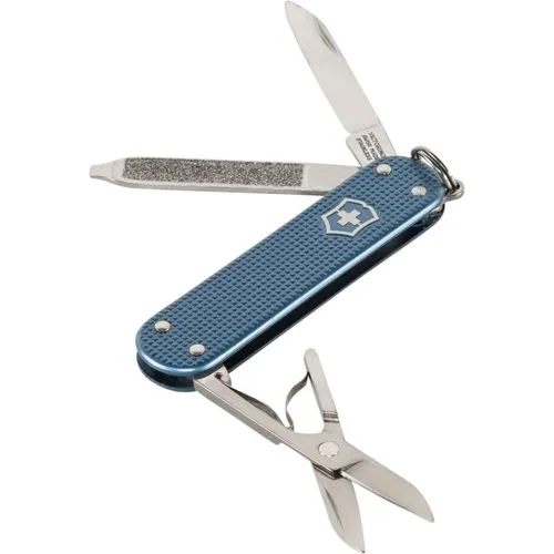 Victorinox Universalmesser Classic SD Alox Limited Glacial Blue - Elegantes Multifunktionsmesser in Glacial Blue, ideal für Outdoor-Aktivitäten und den täglichen Gebrauch. Kompakt, robust und vielseitig einsetzbar.