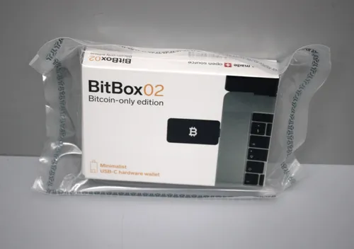 BITBOX 02 Bitcoin-only Krypto Hardware Wallet - USB-Stick für Bitcoin-Sicherheit, Schweizer Qualität mit reduzierter Angriffsfläche und intuitiver Touch-Bedienung für einfache Verwaltung.