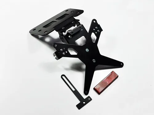 ZIEGER Kennzeichenhalter X-Line für Suzuki GSX-R 600 & 750 (BJ 2004-05) - Hochwertiger Kennzeichenhalter für Suzuki GSX-R 600 & 750, witterungsbeständig und ohne TÜV-Eintragung. Verstellbarer Neigungswinkel und sportliche Optik.