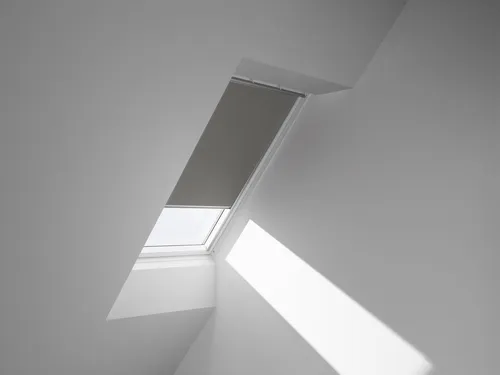 VELUX Verdunkelungsrollo DKL SK10 0705S grau - Jalousien & Rollos – Manuelles Verdunkelungsrollo für optimale Lichtregulierung und Privatsphäre, ideal für Schlafzimmer und Wohnräume.