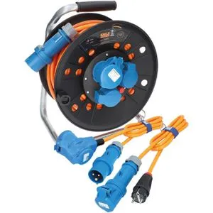 KALLE DAS KABEL CEE Campingkabeltrommel 25m - Kabeltrommel für Camping und Wohnmobile, 25 Meter lang mit CEE Stecker und 2 Schutzkontaktsteckdosen, IP44 spritzwassergeschützt und ideal für den Einsatz im Freien.