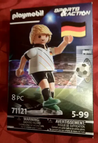 PLAYMOBIL Sports Action 71121 - Fußballspieler Deutschland mit Kickfunktion, inklusive Torwand und individuell beschriftbaren Etiketten, für Kinder ab 5 Jahren