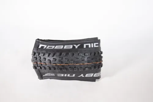 Schwalbe NOBBY NIC 29x2.40 Faltreifen 15363227 - Fahrradreifen für hervorragenden Grip und Stabilität auf unterschiedlichen Untergründen, ideal für Trail- und Mountainbiking.