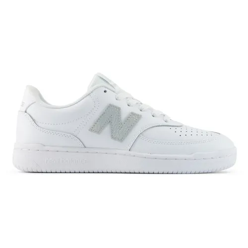New Balance BB80 Damen Sneaker 41,5 grau/weiß - Moderne Sneaker aus hochwertigem Leder in Grau/Weiß, Größe 41,5; ideal für den Alltag und sportliche Aktivitäten. Entdecken Sie weitere Modelle von New Balance bei Bergfreunde.de!