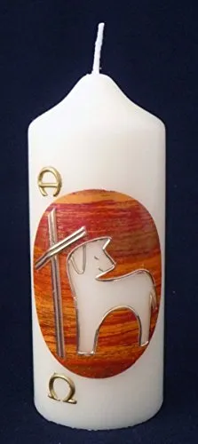 Osterkerze mit LAMM und KREUZ 165 x 60 mm mit ALPHA und OMEGA Symbol WACHSVERZIERUNG für KIRCHE GOTTESDIENST oder ZUHAUSE von MaMeMi