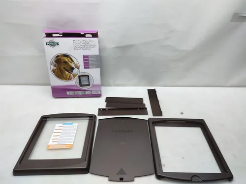 PetSafe 2-Wege-Staywell Haustiertür für Katzen und Hunde - Hochwertige Hundeklappe in Braun, ideal für mittelgroße Hunde, bietet Flexibilität und Freiheit für Ihr Haustier.