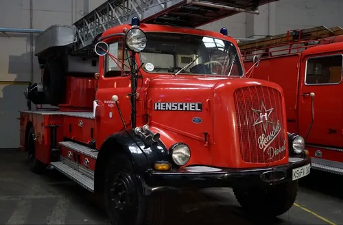 hansepuzzle 46158 - Feuerwehrauto Puzzle, 500 Teile, Fortbewegung, 46,0 x 30,0cm mit hochwertiger Aufbewahrung, Kartonbox & Beutel