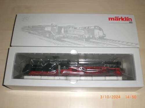 Märklin H0 37931 Dampflok BR 042 der DB mit Sound - H0 Lokomotive, digital gesteuert mit beeindruckendem Sound und Lichtfunktion, ideal für Modellbahn-Enthusiasten der Epoche IV (1965 - 1990).