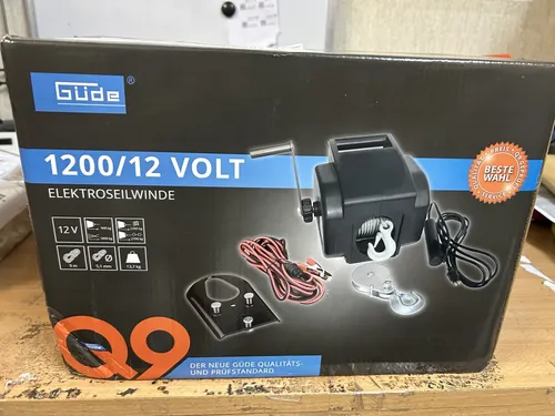 Güde Elektroseilwinde 1200 - 12 Volt - Robuste Seilwinde für Festmontage oder Anhängerkupplung, max. Zugkraft 1800 kg mit Umlenkrolle. Ideal für vielseitige Anwendungen im Freien.