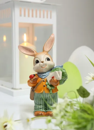 Goebel Hase - Mit allen guten Wünschen, 24 cm - Ostern 2024 - Figur in mehrfarbigem Design, ideal als österliche Dekoration oder Geschenk, bringt Freude in jedes Zimmer.