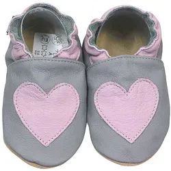 Krabbelschuhe Herz rosa 24/25 - Babyschuhe aus weichem Rindsleder, ideal für erste Krabbel- und Gehversuche. Flexibel, rutschfest und handgefertigt in der EU – perfekter Halt für kleine Entdecker!