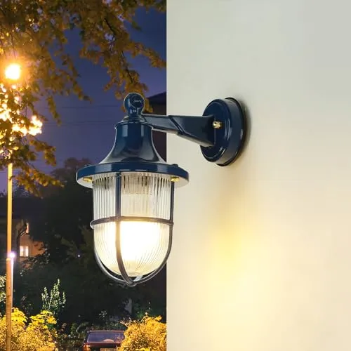 SANTORIN Außenwandlampe aus Messing und Glas - Rustikale maritime Laterne mit IP64 Schutz, ideal für Eingänge und Terrassen. Hergestellt aus hochwertigem Messing und geriffeltem Glas für optimale Beleuchtung und dekorative Akzente.