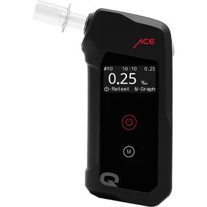 ACE Q Alkoholtester - Präziser Promilletester mit OLED-Display - Alkoholtester mit polizeigenauer Kalibrierung und Speicher für 10.000 Atemproben, ideal für Behörden und Betriebe. Inkl. Zubehör für sofortigen Einsatz.