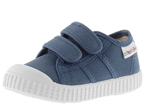 Victoria Canvas Sneaker aus recycelten Materialien - Modell 136606 - Nachhaltige Sneaker für Kinder, gefertigt aus recycelter Baumwolle und mit nach Bubblegum duftenden Gummisohlen. Ideal für selbstständiges An- und Ausziehen dank Klettverschluss.